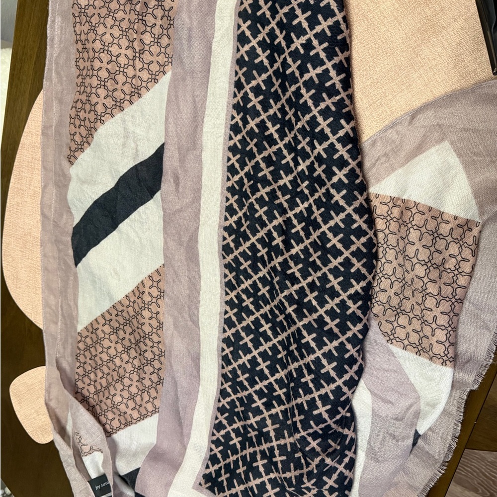 Patterned Scarf - Picture 3 of 5